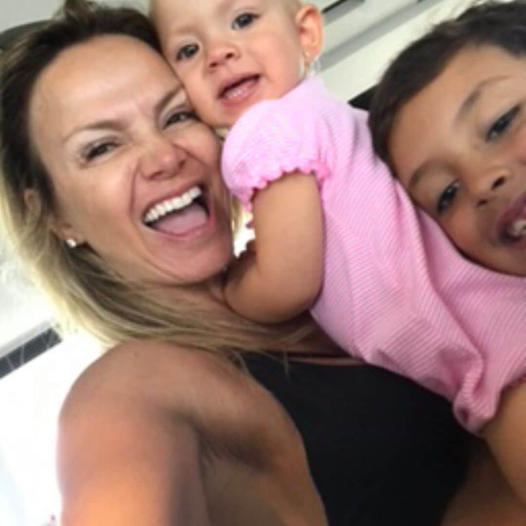 Eliana Michaelichin Bezerraのインスタグラム：「Um #tbt de uma selfie animada da nossa turminha do amor! Sou tão orgulhosa de ser mãe de duas crianças tão legais.  Vcs nem podem imaginar. Obrigada meu Deus!! #amordemae #familia #mariapassanafrente #truelove #oamormeelegeu #thankgod」