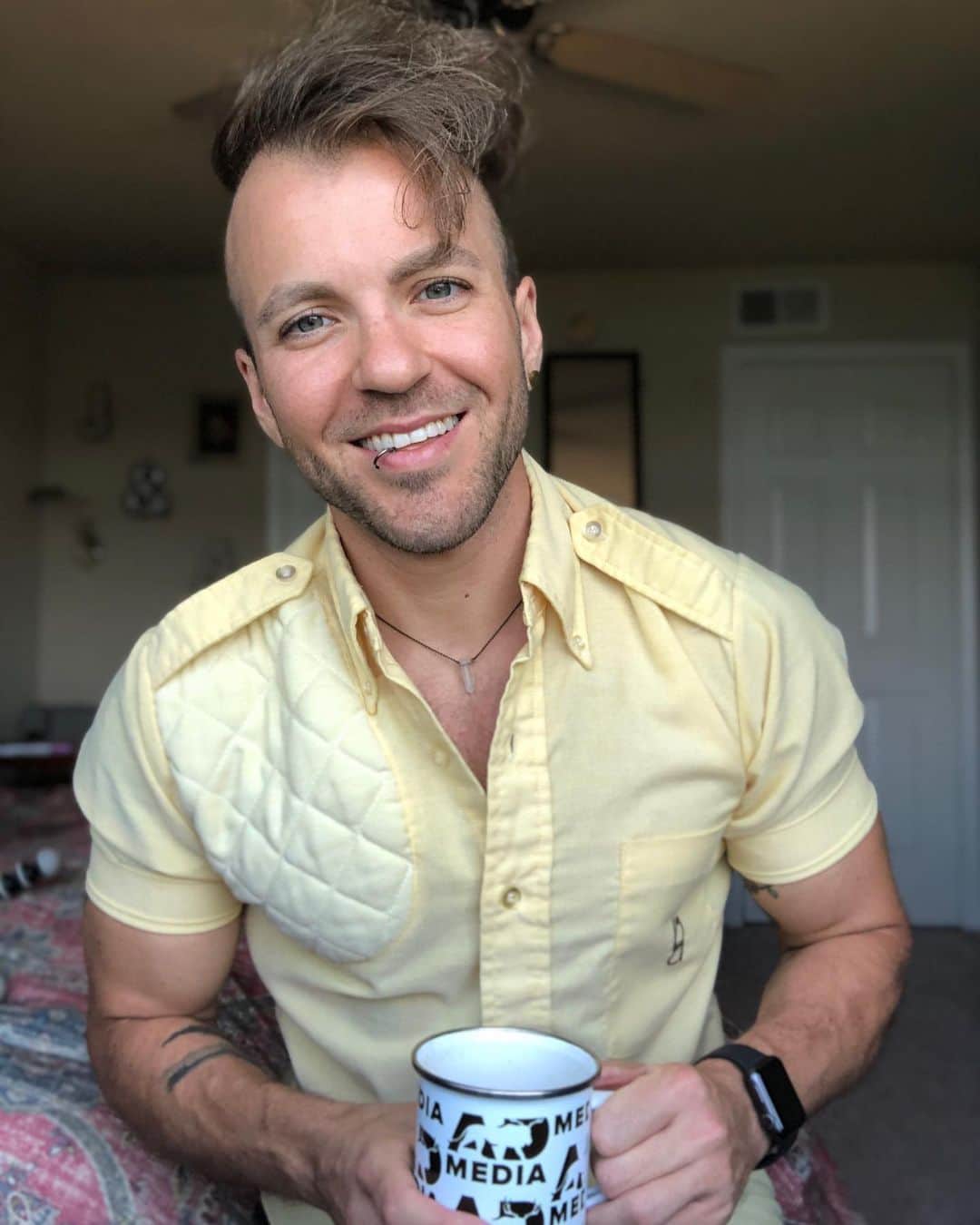 ベス・ベアーズのインスタグラム：「Hey! I’m Aydian Dowling @alionsfear (pronounced A-den) and I’m taking over Beth’s account for the day as part of a #TransTakeOver campaign started by @ashleemariepreston in observance of #TransAwarenessWeek !   I’m really thrilled to continue my work as an Activist in the Transgender community by providing education & VISIBILITY for those who cannot be visible.    I started my Transition in 2009 documenting my physical and social transition on YouTube.com/alionsfears. My goal was to build a community so we didn’t have to be alone. I tried my best to provide support and resources for other Trans people.    It inspired me to keep providing resource and I co-founded a 100% volunteer Trans Non Profit @PointofPrideorg We have raised $199,275+ in Trans Affirming Surgeries as well as served over 8,900 Trans people in over 80 countries with our other programs and services.    In 2015 I  was nominated Mens Health Ultimate Guy and landed a cover spot on Mens Health Special Edition naming me the first Transgender Man to land a mainstream cover. Plus, I got to be an out and proud Trans Man on the Ellen Degeneres show because of that cover. Twice. It was WILD y’all!    I invite you follow me to learn more about the Transgender Community on my Instagram @alionsfear  I host Q&As IGLIVEs and post daily positive content about being extra brave. I hope to see you there! Happy Trans Awareness Week!   ps. THANKS BETH!!!」