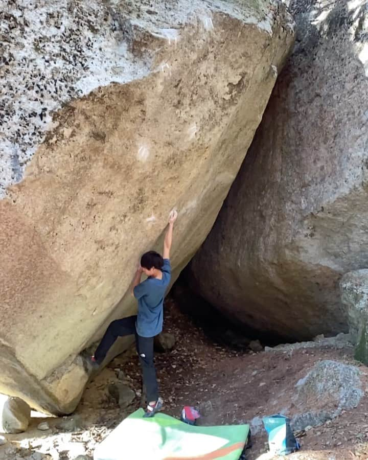 村井隆一のインスタグラム：「Getting closer little by little🐢  #climbing#bouldering#Mizugaki#ボルダリング#瑞牆」