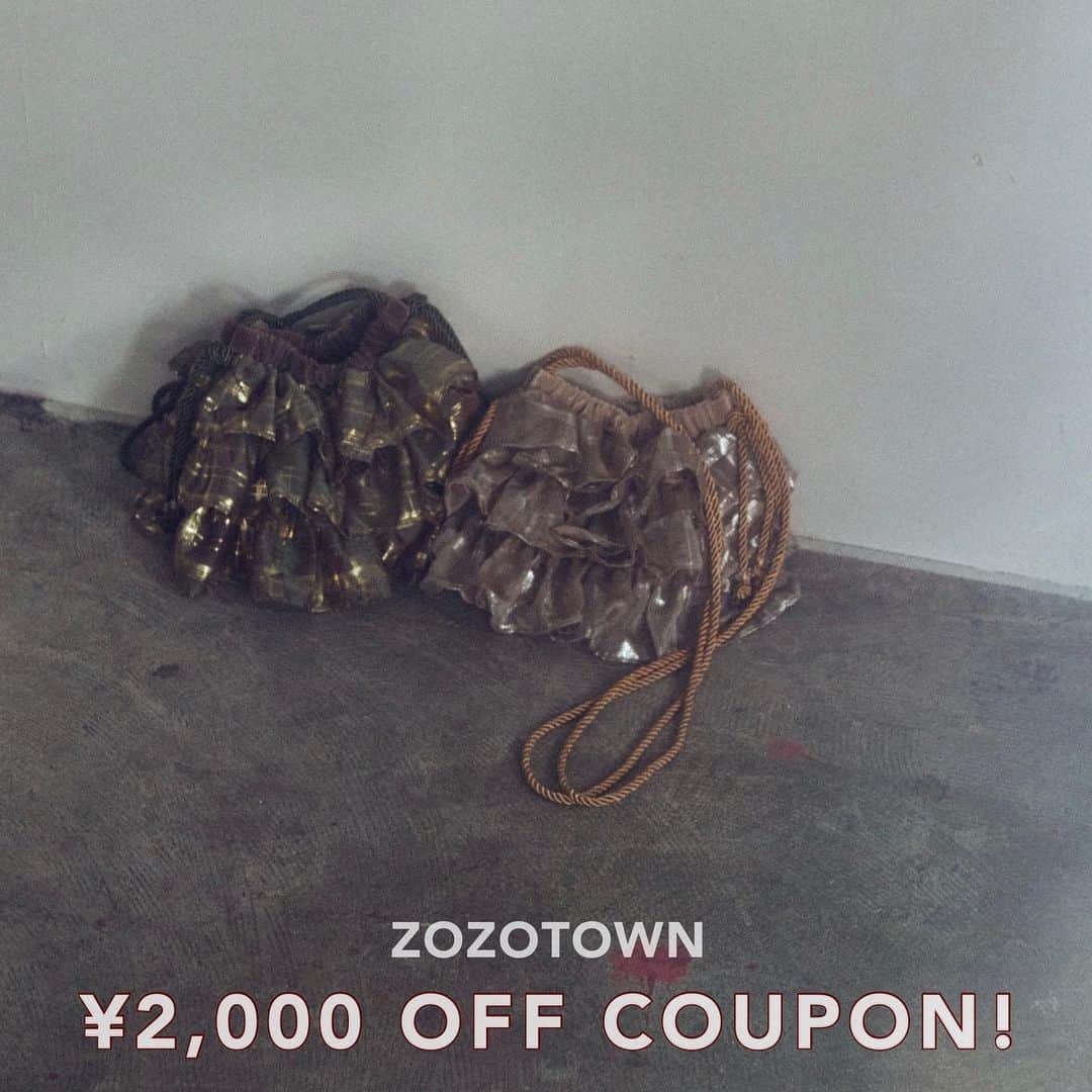 merry jennyさんのインスタグラム写真 - (merry jennyInstagram)「【ZOZOTOWN ¥2,000 OFF COUPON】 ㅤㅤㅤㅤㅤㅤㅤㅤㅤㅤㅤㅤㅤ 11/19 (fri) 24時間限定 ¥2,000 OFF クーポン発行中！ ㅤㅤㅤㅤㅤㅤㅤㅤㅤㅤㅤㅤㅤ 新作・予約itemもおトクに…♡ ㅤㅤㅤㅤㅤㅤㅤㅤㅤㅤㅤㅤㅤ topのURLから⇨ @merryjenny_instagram  ぜひcheckして下さいね♡ ㅤㅤㅤㅤㅤㅤㅤㅤㅤㅤㅤㅤㅤ ＼本日限定♡／ ◯ 箔チェックティアードポシェット col : pink / mint green  6,050 ⇨ ¥5,455 (tax in) ㅤㅤㅤㅤㅤㅤㅤㅤㅤㅤㅤㅤㅤ 軽やかな 春色シフォンに 煌めく、 チェック柄の 箔プリント。 ㅤㅤㅤㅤㅤㅤㅤㅤㅤㅤㅤㅤㅤ たっぷり ギャザーを寄せ、 ティアードポシェットに 仕立てました。 ㅤㅤㅤㅤㅤㅤㅤㅤㅤㅤㅤㅤㅤ 異素材の ベロア生地で 切り替えて、 軽やかさと 重さの アンバランス感を 楽しんで。  ㅤㅤㅤㅤㅤㅤㅤㅤㅤㅤㅤㅤㅤ ㅤㅤㅤㅤㅤㅤㅤㅤㅤㅤㅤㅤ #merryjenny #メリージェニー  #2020aw #winter #surrealisme  #ZOZOTOWN #sale」11月19日 23時26分 - merryjenny_instagram