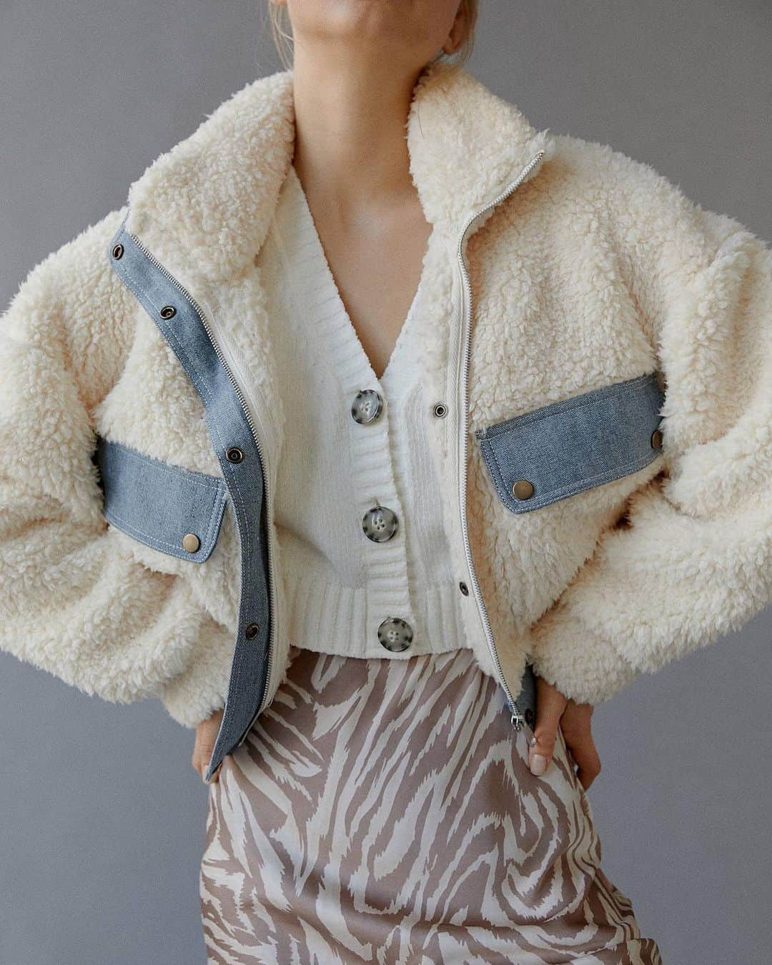 Urban Outfittersさんのインスタグラム写真 - (Urban OutfittersInstagram)「A little denim, a little fuzzy. The Laura Jacket is the best of both worlds. Tap to shop!」11月19日 23時35分 - urbanoutfitters