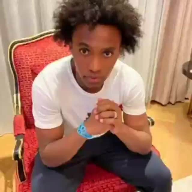 ウィリアンのインスタグラム：「In Brazil, my home country, there are 12 million people living in favelas without access to clean water and sanitation, which means they are unable to protect themselves from the virus. Now over *160,000 people have died from COVID-19. Today is World Toilet Day, a day to remind ourselves that a third of people around the world don’t have access to clean water and safe toilets making it impossible to wash their hands more often and make hygiene a top priority to stay safe. This is why I am joining the #TOGETHERBAND campaign as an Ambassador for Goal 6: Clean Water and Sanitation. Together we can make a difference. Swipe up in my stories to learn more about what #TOGETHERBAND is doing to be part of the solution.  No Brasil, minha terra natal, há 12 milhões de pessoas vivendo em favelas sem acesso a água potável e saneamento, o que significa que eles não podem se proteger do vírus. Agora, mais de * 160.000 pessoas morreram de COVID-19. Hoje é o Dia Mundial do Banheiro, um dia para nos lembrarmos que um terço das pessoas em todo o mundo não tem acesso a água potável e banheiros seguros, sendo assim impossível lavar as mãos com mais frequência e fazer da higiene uma prioridade para se manter seguro. É por isso que estou me juntando à campanha #TOGETHERBAND como Embaixador do Objetivo 6: Água Potável e Saneamento. Juntos, nós podemos fazer a diferença. Deslize para cima para checar as minhas stories e saber mais sobre o que o #TOGETHERBAND está fazendo para ser parte da solução.  @togetherbandofficial @bottletoppers @unfoundation @ubs @pactoglobalbr @onuhabitatbrasil @icrc  #TOGETHERBAND #HARPIC #GLOBALGOALS #GOAL6 #TOGETHERLIVE」