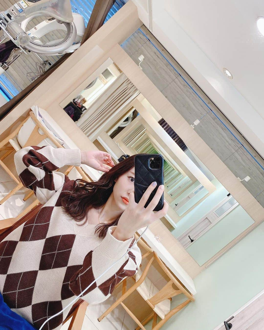 小林香菜さんのインスタグラム写真 - (小林香菜Instagram)「. 美容院行って来たよ💇‍♀️ 落ち着いた色🙂✨ ピンクラベンダーベージュ💇‍♀️ ちゃんと見るとピンク🥰 髪の毛切って短いのが楽すぎる〜 . #美容院　#hairstyle #haircolor #ピンクラベンダーベージュ　#ピンクラベンダー　#risel #佐門　さん　#ootd #1you #わんゆー」11月19日 23時45分 - kanaful