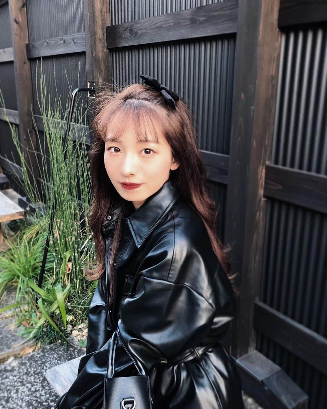 のインスタグラム：「🖤 ・ ・ 今日も1日お疲れ様でした。 体調に気をつけて、明日も頑張りましょ‪ね☺︎  おやすみなさい！」