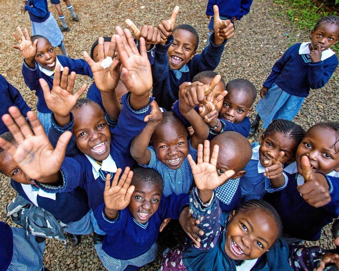 エミレーツ航空さんのインスタグラム写真 - (エミレーツ航空Instagram)「On World Children’s Day, we are putting the spotlight on the work done by the Emirates Airline Foundation and its NGO partners to improve the welfare of disadvantaged children around the world.   Children are our world’s collective hope for the future, and they deserve every dignity and opportunity. The Foundation currently supports 19 projects in 12 countries around the world including:   🧒 The Virlanie Foundation in the Philippines helps provide housing and protection for 42 marginalised children.   🧒 The Little Prince Nursery and School in Kenya provides nursery and primary education for over 400 underprivileged children from the Kibera slums.   🧒 In South Africa, Singakwenza works to build sustainable early childhood programmes in economically disadvantaged communities and has trained over 1,400 parents, caregivers and educators last year.   🧒 The Italian NGO Emergenza Sorrisi sent medical volunteers to perform life changing plastic surgeries for over 100 children last year.   🧒 In India, IMMPACT provides education through community-based learning centers to 3,000 girls each year who come from underprivileged families mostly in rural areas that have little or no access to schools.  #WorldChildrensDay」11月20日 0時00分 - emirates