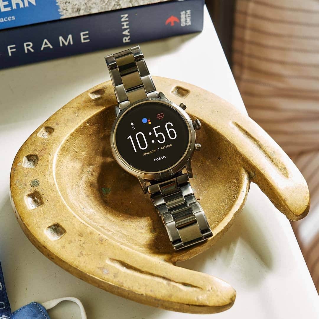 fossilさんのインスタグラム写真 - (fossilInstagram)「What’s on your wishlist this holiday season? We’re here to help you get a shoo-in. #FossilSmartwatch」11月20日 0時00分 - fossil