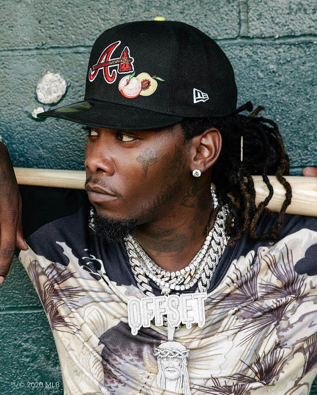 ニューエラ・キャップのインスタグラム：「Inspired by his hometown of Atlanta, Georgia, the Offset x Atlanta Braves Collection is here. Headwear and apparel just dropped at neweracap.com. @offsetyrn @braves  . Link in bio」