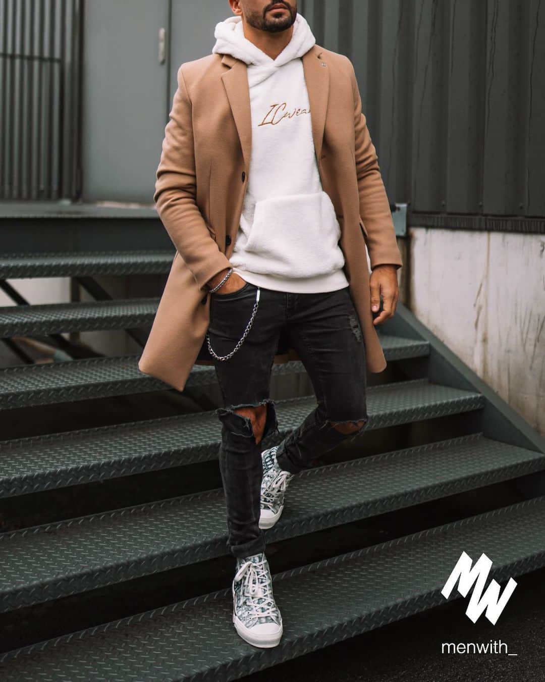 Men Withのインスタグラム：「Very nice photo of our dear friend @hugomsrodriguez 👌🏽 #menwithstreetstyle」