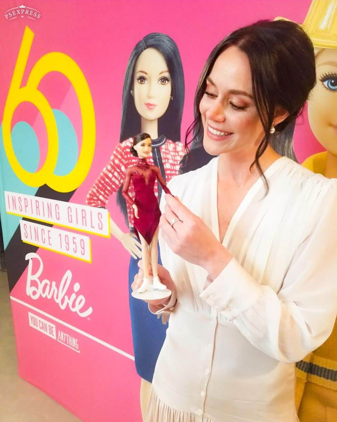 テッサ・ヴァーチュさんのインスタグラム写真 - (テッサ・ヴァーチュInstagram)「I am thrilled that the Tessa Virtue Barbie® Doll is available exclusively @toysruscanada. Don’t forget, with @barbie, You Can Be Anything!  #barbie #YouCanBeAnything #LetsPlayCanada #ad」11月20日 0時08分 - tessavirtue17