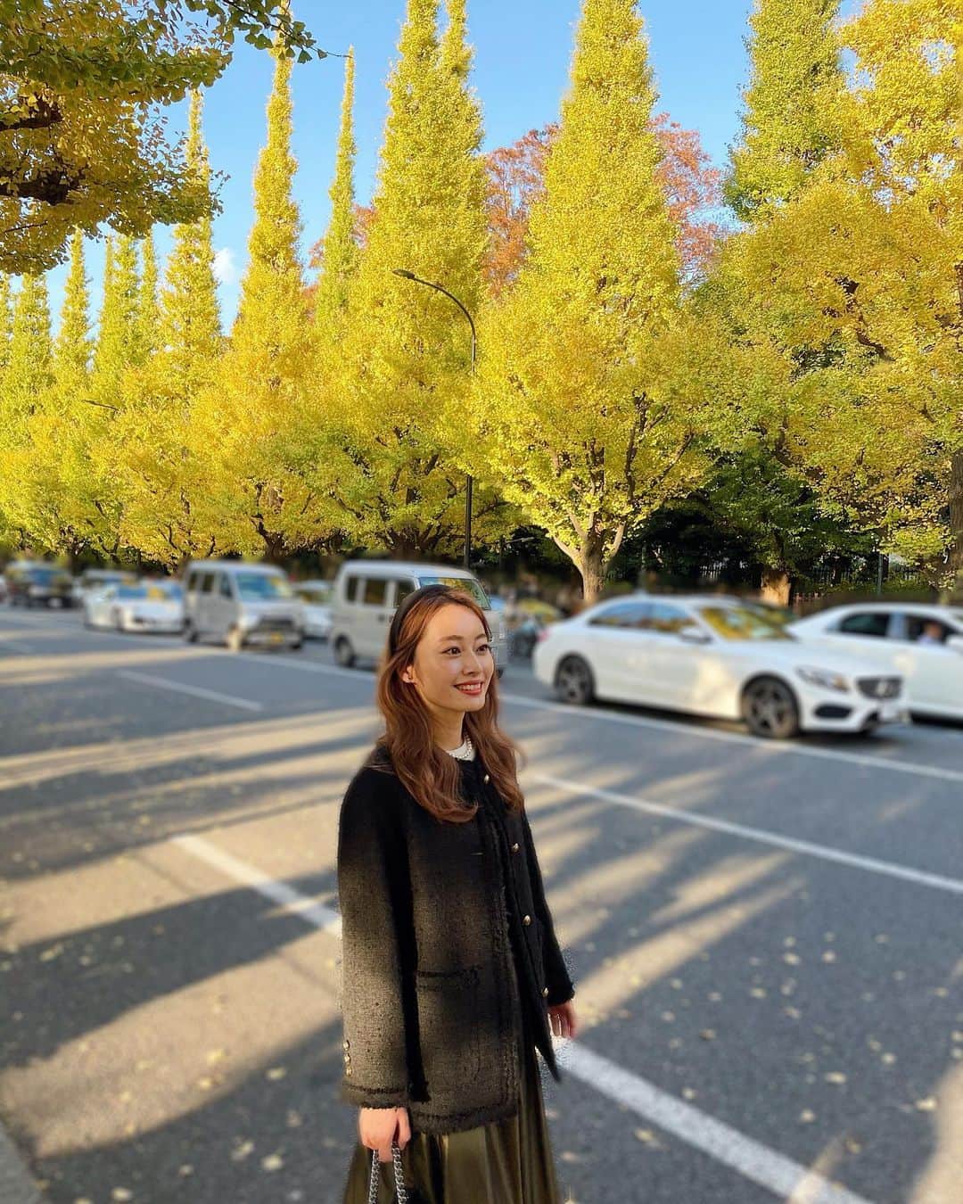 小祝麻里亜のインスタグラム：「空も蒼くって、気持ち良い日でした🥰🍁今はもっと葉が落ちてるかな？🍂  良い週末を❣️❣️❣️ ． ． ＿＿＿＿  #coordinate #look #instafashion #셀스타그램 #얼스타그램 #코디 #스타일링 #데일리 #데일리룩 #오오티디」