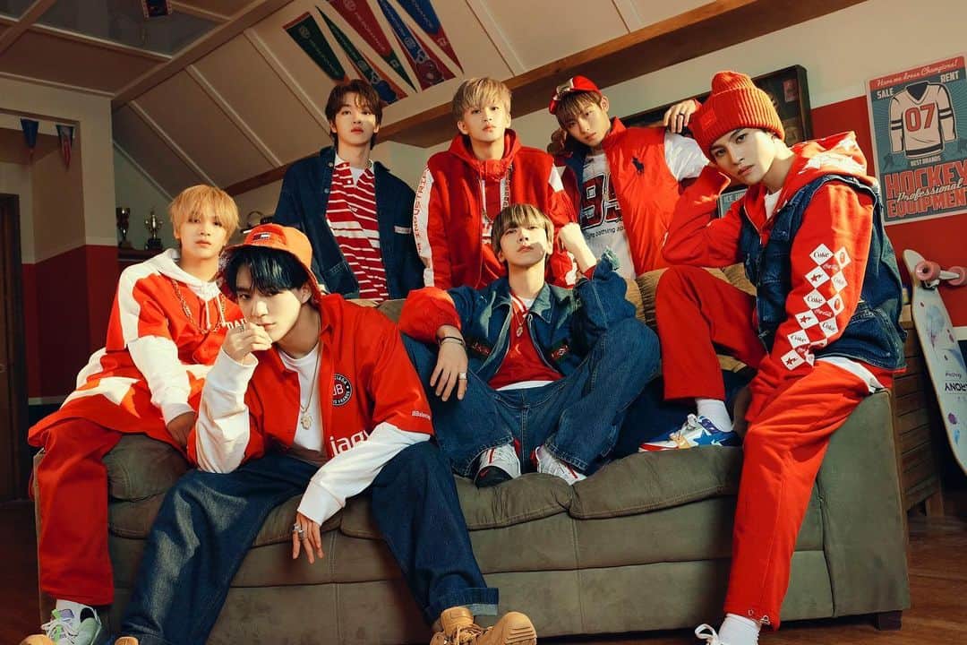 ジェノのインスタグラム：「90’s Love #NCTU 💚❤️ ••• the retro high school vibes r immaculate 👋 ____  < #엔시티드림 #엔시티 #이제노 #제노 #재민 #지성 #해찬 #마크 #윈윈 #텐 #성찬 #양양 #wayv #nct2020_resonance #jeno #marklee #haechan #donghyuck #winwin #sungchan #ten #yangyang #nct2020 #nct #nctdream #nctu #nct127 #kpop #nctjeno >」