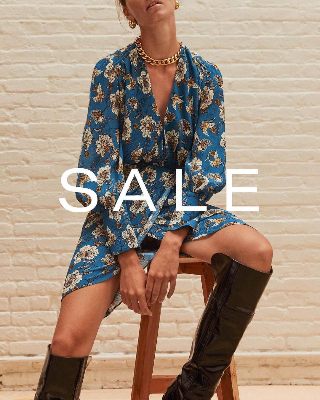 デレクラムのインスタグラム：「Why wait for Black Friday? Our sale starts now! Head to our website to find 40%-60% off your favorite styles.」