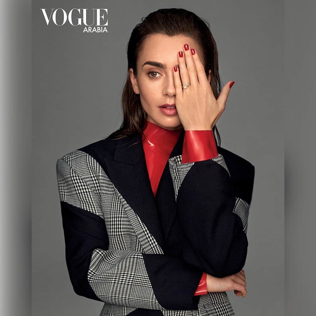 Lancôme Officialさんのインスタグラム写真 - (Lancôme OfficialInstagram)「Lily Collins @lilyjcollins “dares to dream again” on the latest cover of Vogue Arabia @voguearabia. Get her look: FACE: Advanced Genifique Serum BROWS: Sourcils Styler Brow Gel in Shade 00 Transparent LIPS: L’Absolu Matte Lipstick in Shade 290 Poême Photographed by @thomaswhiteside Makeup: @fionastiles #Lancome #VogueArabia」11月20日 0時28分 - lancomeofficial