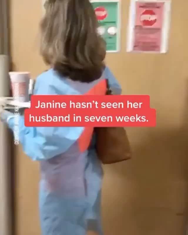 ブライアンアトウッドのインスタグラム：「#repost @katiecouric ・・・ This is so moving ❤️ After battling #covid19 for months, David’s team of health care heroes surprised him with a visit from his wife Janine. 📹@humankindvideos」