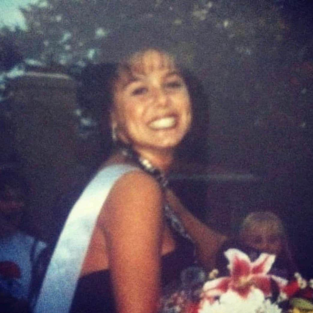 Kendra Lustさんのインスタグラム写真 - (Kendra LustInstagram)「#tbt when i was one cool kids in #highschool u couldn’t sit with me 😜  #backintheday #homecomingqueen #swipeleft」11月20日 0時33分 - kendralust