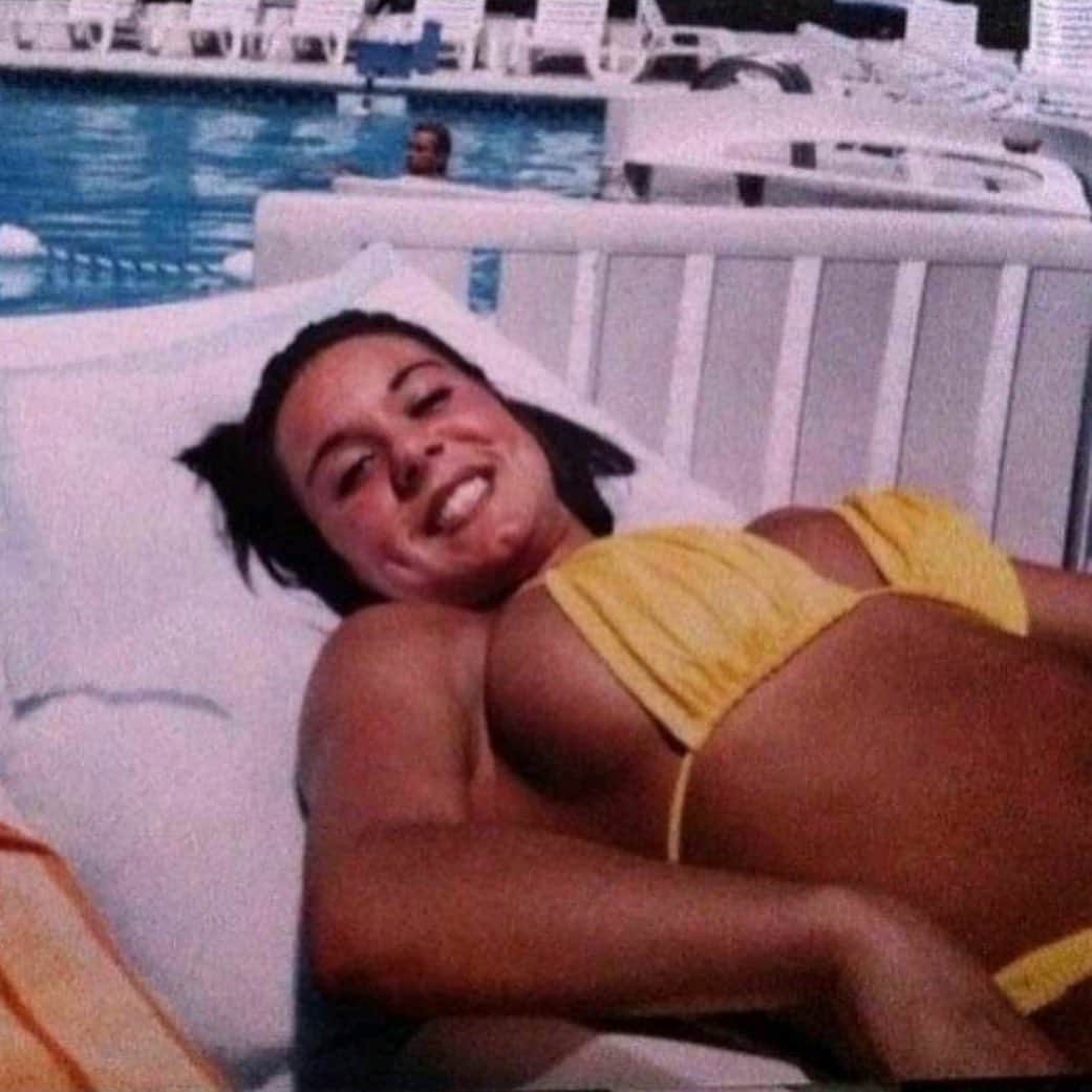 Kendra Lustさんのインスタグラム写真 - (Kendra LustInstagram)「#tbt when i was one cool kids in #highschool u couldn’t sit with me 😜  #backintheday #homecomingqueen #swipeleft」11月20日 0時33分 - kendralust