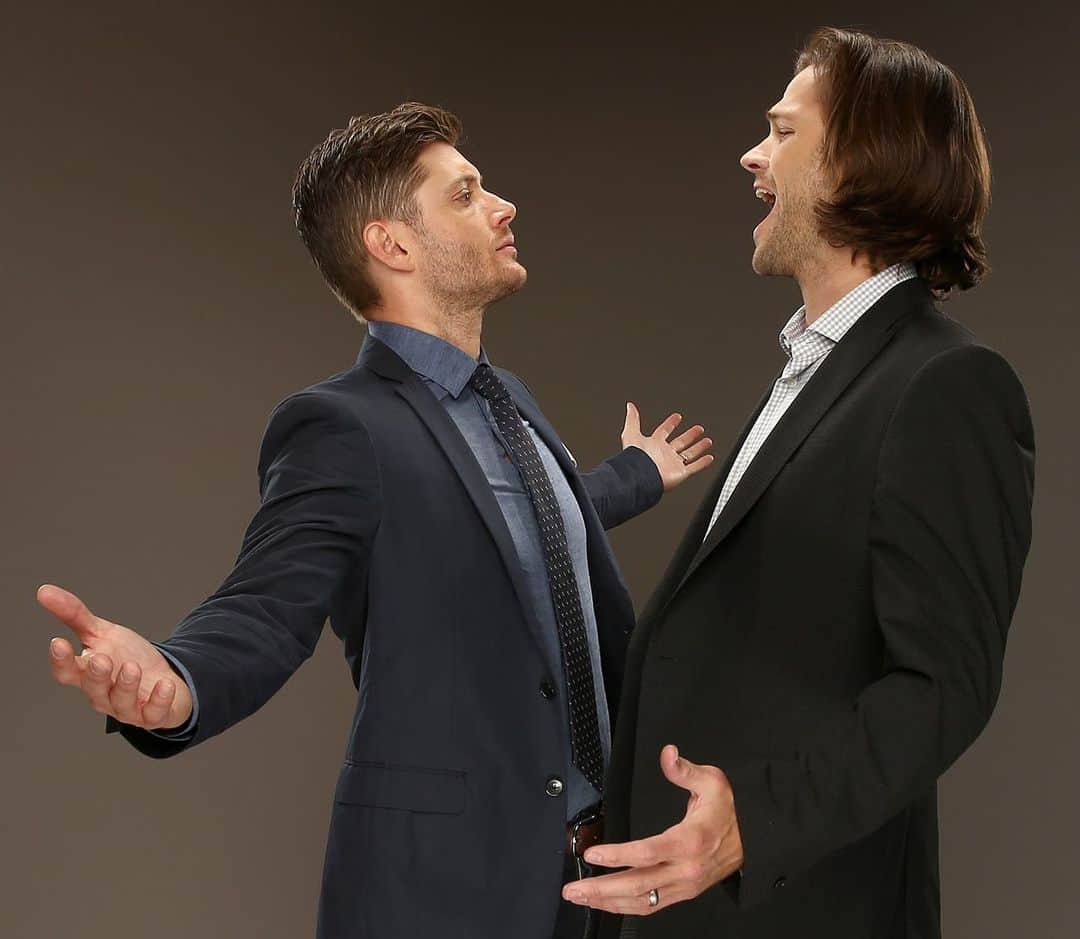 People Magazineさんのインスタグラム写真 - (People MagazineInstagram)「As Supernatural comes to an end, we're throwing it back to Jared Padalecki and Jensen Ackles' best moments of brotherly love during the show's 15 years. ❤️ Tap the bio link for more on the onscreen brothers and offscreen friends' close bond. 📷: Jack Rowand/The CW, Getty Images」11月20日 0時39分 - people
