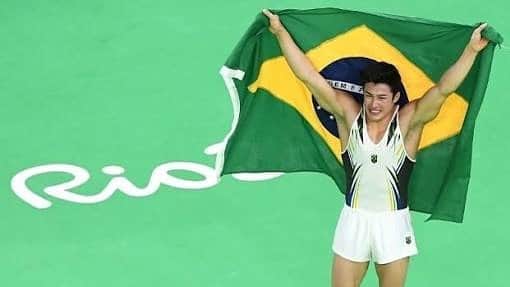 アルトゥール・オヤカワ・マリアノのインスタグラム：「Hoje é Dia da Bandeira! E também recordo a comemoração durante as Olimpíadas do Rio de Janeiro em 2016 junto com ela, símbolo nacional! 🇧🇷  #CDA #CDMB #FAB」