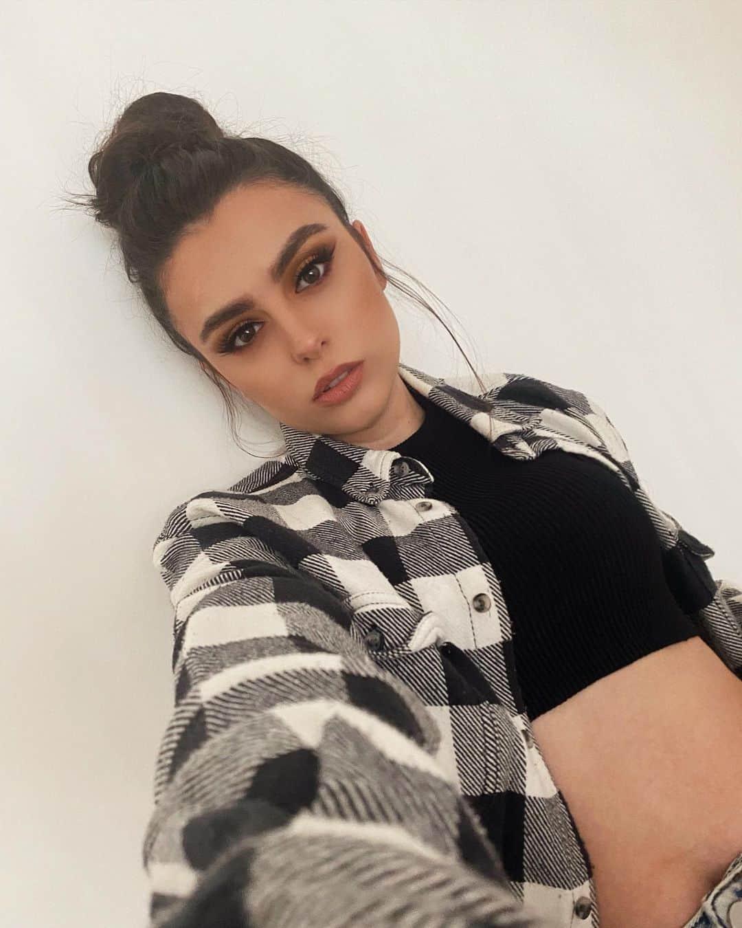 シェール・ロイドのインスタグラム：「Sending positive vibes ✨」