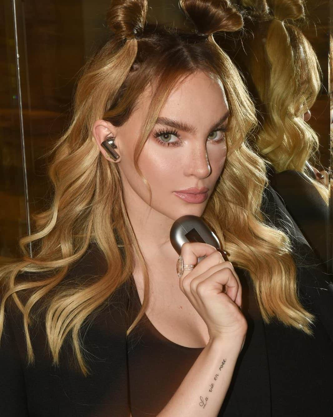 ベリンダのインスタグラム：「Con mis HUAWEI FreeBuds Pro muestro #MiMejorÁngulo 🤩 Usa tus #HUAWEIFreeBudsSeries y muéstrame el tuyo usando los hashtags.」