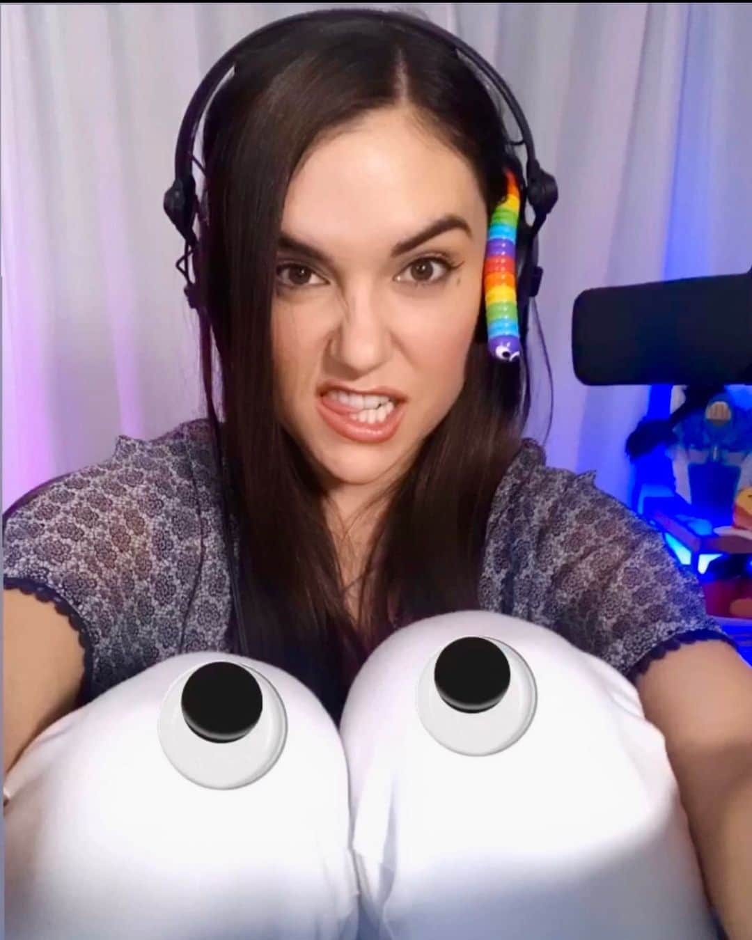 のインスタグラム：「Silly challenge for the KWO ON STREAM 🤣🤦🏻‍♀️」