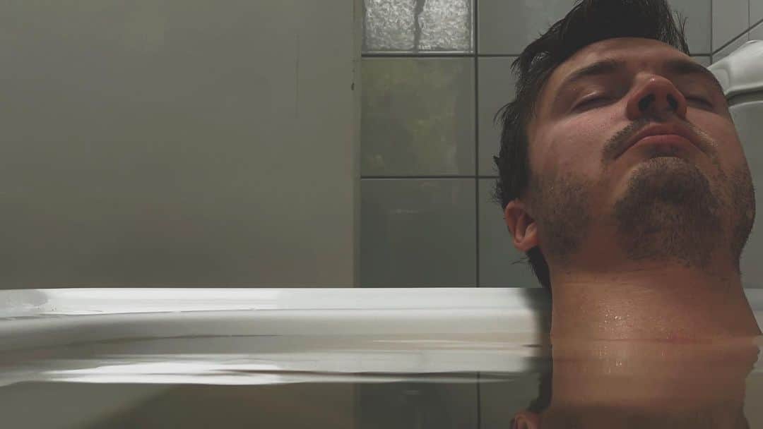マッケンジー・ヴェガのインスタグラム：「I wrote a very long, emotionally invested note for this photo about reconnecting with one’s self... and it deleted... so」