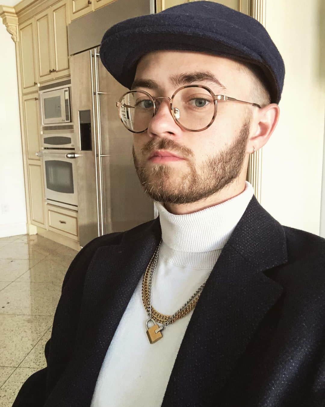 ジャック・ジョンソンのインスタグラム：「Bruv... you don’t want the smoke...」