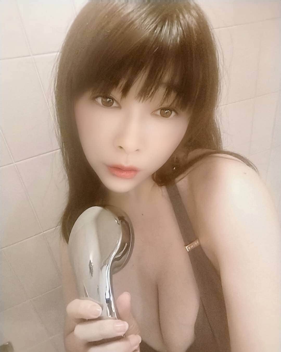 松坂南さんのインスタグラム写真 - (松坂南Instagram)「こちらは、 #現場オフショット  #グラドル自画撮り部  #model #selfie  #谷間美人  #美肌」11月20日 10時42分 - minami_matsuzaka