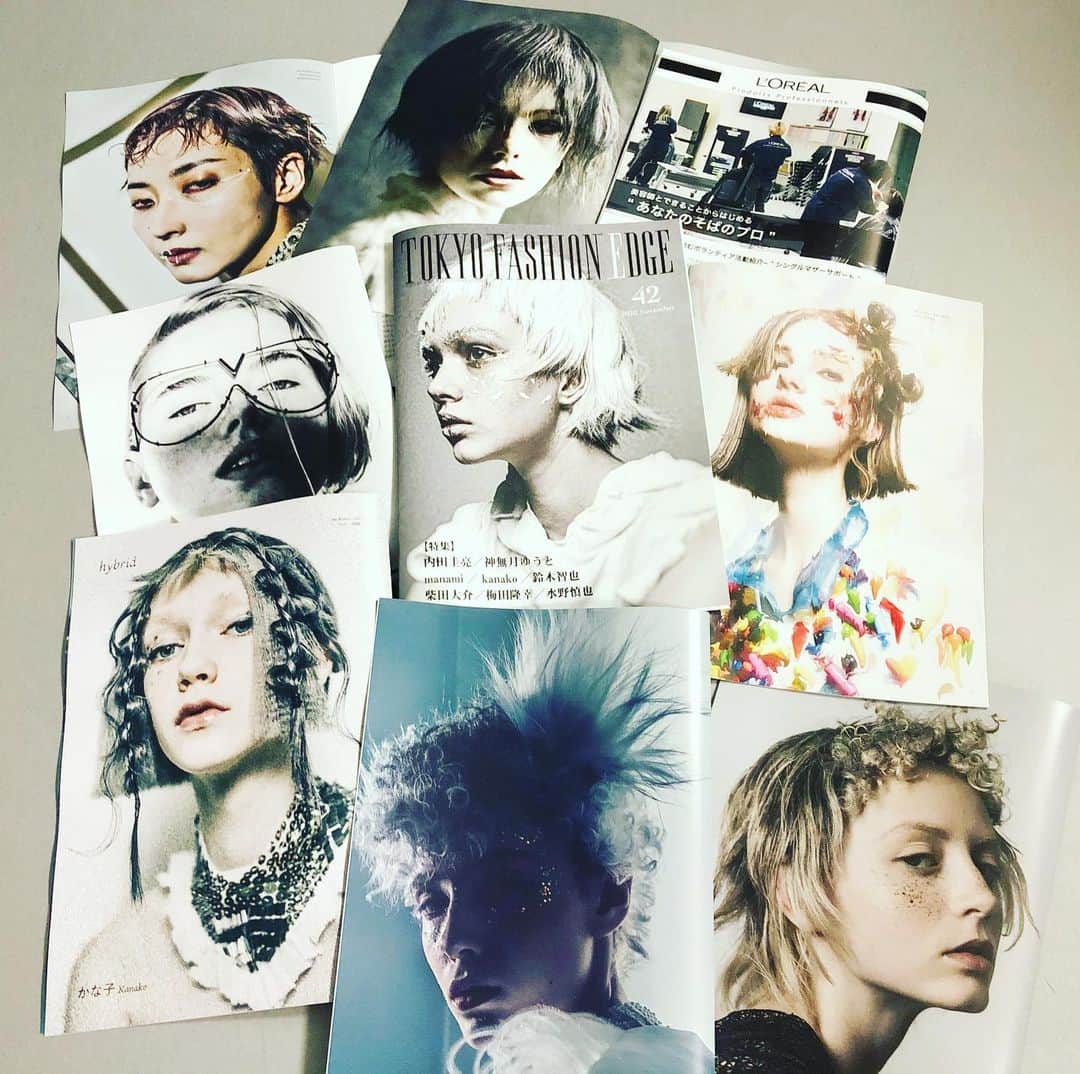 東京ファッションエッジ／プロフェッショナル東京のインスタグラム：「✨TOKYO FASHION EDGE 42号✨2020/11/30発売🆕  編集中の誌面を少しだけ紹介します👍  42号では、こちらの美容師さんに作品をご提供いただきました！ 素敵な作品をぜひとも誌面でご覧ください😊  ---------------------------------------------------- 内田圭亮 / @kei_creative 神無月ゆうと  manami / @maaaa2525 kanako / @beeeeel23 鈴木智也 / @koala.suzuki.pleroma 柴田大介　@shibatax21_scisco  梅田隆幸　@um_takayuki  水野慎也 / @bilancia_mizu  ---------------------------------------------------- #東京ファッションエッジ　#tokyofashionedge #profeshionaltokyo #クリエイティブヘア #creative #クリエイティブヘアスタイリスト #creativehairstylist  #hair #ヘアスタイル #hairstyle #ヘアカラー#haircolor #メイク #make #makeup #ファッション #fashion #美容師 #ヘアスタイリスト #hairstylist #hairstylistjapan #美容学生 #modermsalon #colorsync #hairtransformation #hairinspo #hairofinstagram #美容学生と繋がりたい #fashionista  ----------------------------------------------------」