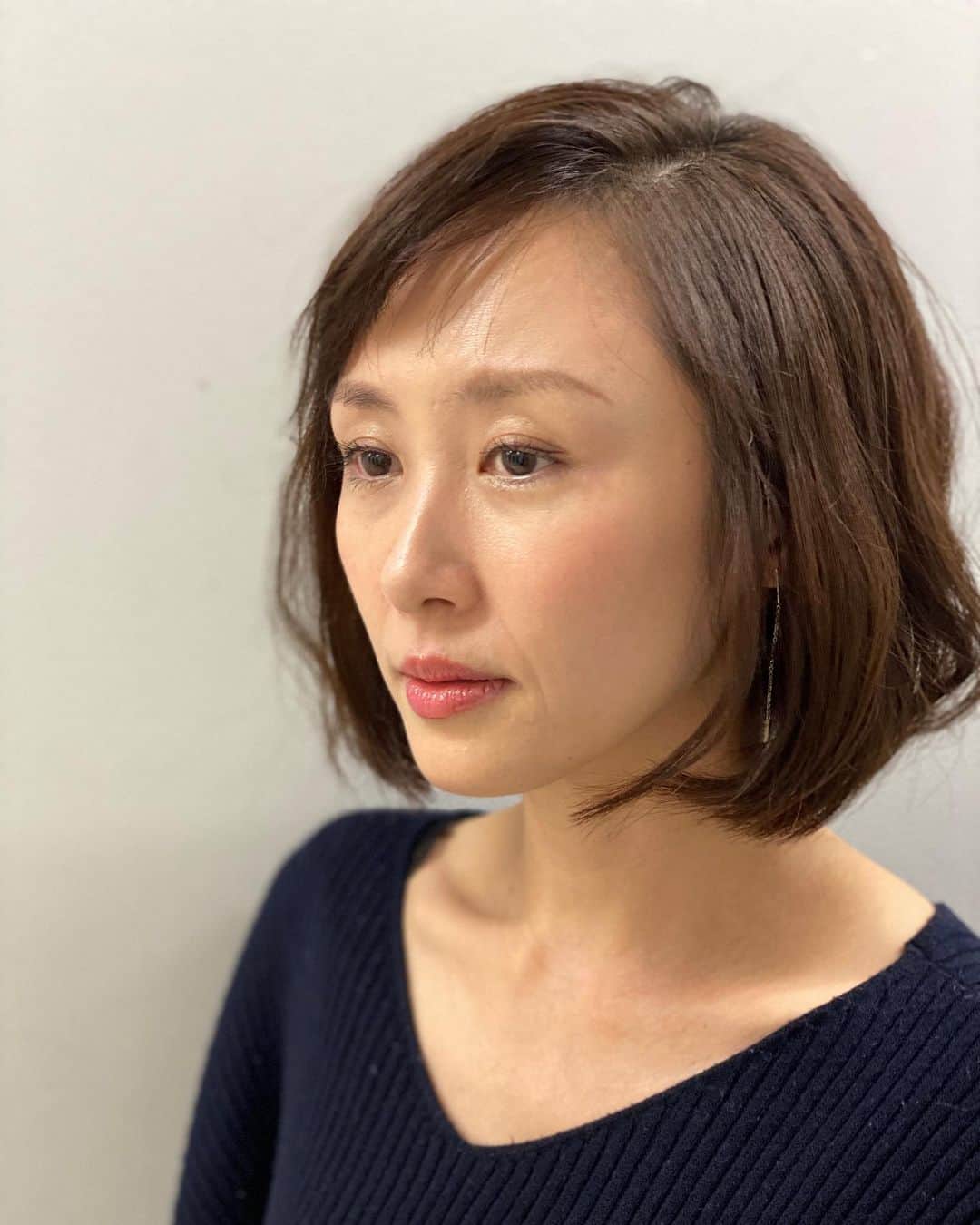 のインスタグラム：「山口もえさん  #金田一に追い詰められ自白する寸前のブティック経営者  #家政婦として働きながら人間に復讐するタイミングを伺っているアンドロイド  #ドッグランに着いてリードを外した瞬間柵を越えて脱走していった愛犬を見つめる飼い主  #誕生日の日に実はあなたは伝説の血を受け継いでるので今から王様のもとへ挨拶に行きなさいと突然言い出す勇者の母  #VRでアダルトビデオを観てる旦那を見てる嫁  #ジャズ歌い出す３秒前  #美を追求しすぎて心を無くしてしまった永野  #天然と愛嬌の衣を纏うバラエティクイーン  なぜか会うたびにインスタに載せてと懇願してくれるもえさん、やっと実現できました。」