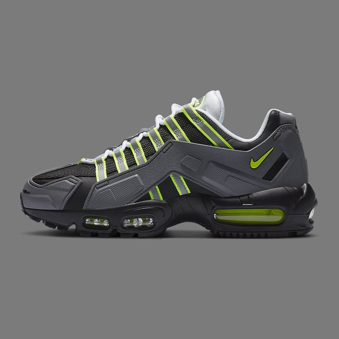 HYPEBEASTさんのインスタグラム写真 - (HYPEBEASTInstagram)「@hypebeastkicks: @nike has unveiled the Air Max 95 NDSTRKT "Neon," a conceptual take on a classic silhouette rugged enough for the winter.  The NDSTRKT uses layered details, sturdy materials, and design cues from Nike classics for a look that’s simultaneously fresh and familiar. Uppers feature a black base made of tightly woven mesh and water-resistant synthetic textile. This is quickly overlaid by six exposed silver and volt fabric strips, which on the OG 95 would usually be present under a mesh sheath. Branding is handled by green Swooshes towards the heel and a circular Air Max badge on the traditional white tongue. Pick up a pair via Nike SNKRS JP for approximately $233 USD.⁠⠀ Photo: Nike」11月20日 11時21分 - hypebeast