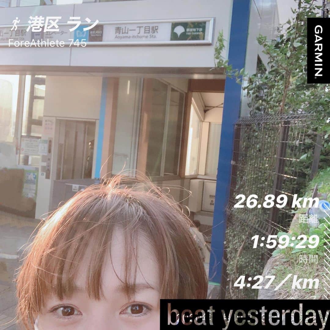 鈴木莉紗さんのインスタグラム写真 - (鈴木莉紗Instagram)「足作りのために赤坂の東宮御所を8周やりました🏃‍♀️💨 久しぶりにカラダ中塩だらけになった😂 ・ 1周3.3kmですがキツいアップダウンのため、かなり負荷をかけられます。 30km走ろうかと思いましたが、直角カーブの影響で足底を傷めそうになり8周でやめました。 ・ 産後のカラダが完全に元に戻るには一年くらいかかると聞いたので、無理をしないことを心がけています。 とても負荷の高い練習をしたら３日間完全休養したり、だいぶ自分に優しくしています（笑） ・ 以前は「このペースで走らなきゃダメだ！少しでも落ちたらダメ！」と自分を追い詰めていましたが、 今は臨機応変にメニューを変えたり、走るペースも「まぁこれくらい落ちても大丈夫👌」と肩の力を抜いて走るようになれました。 ・ 自分に厳しいと他人にもどうしても厳しくなりがちだったんだなぁ…と痛感する日々です。 #大阪国際女子マラソンへの道  #garmin #foreathlete745 #beatyesterday  #サブスリー #ランニング #ランニングママ #ママランナー  #マラソン #マラソン練習 #距離走 #ロング走 #赤坂御所ラン #産後ダイエット #産後6ヶ月」11月20日 11時23分 - suzuki__lisa