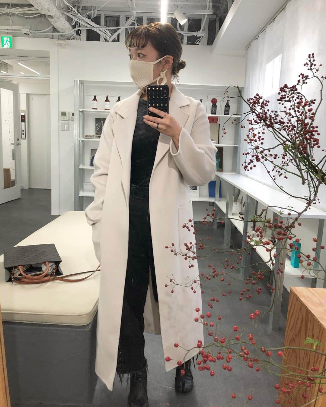 北岡りえのインスタグラム：「可愛い姉妹に教えてもらった オーガニックコットンの  紐付きマスクすぐ届いた🤍　  @masako_urbanbobby  @tomoko_urbanbobby  ありがとうむちゃいい😹  楽天ルーム便利すぎてすぐポチッとする最近🤫　@muu0103 🙏  #オーガニックコットンマスク」