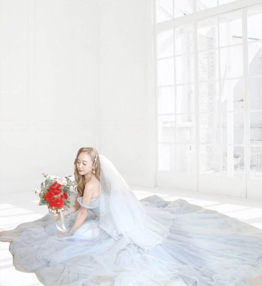 のインスタグラム：「今日も素敵な1日を。🌹🤍」
