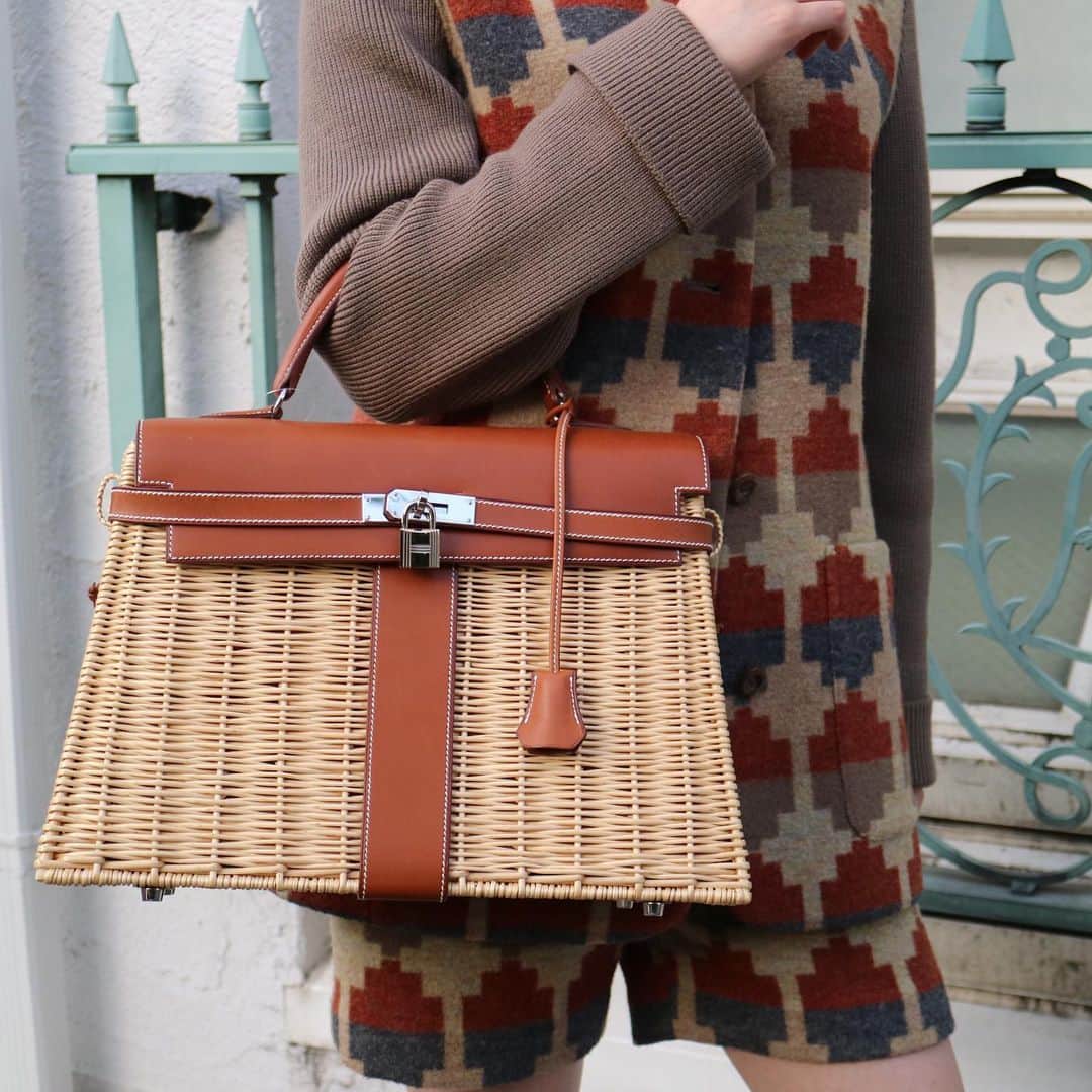 Vintage Brand Boutique AMOREさんのインスタグラム写真 - (Vintage Brand Boutique AMOREInstagram)「HERMES Kelly Picnic from 2011.  📌This item is not available on our website, please send us a direct massage to purchase.  ✈️Free Shipping Worldwide 📩DM for more info and pricing  ➡️info@amorevintagetokyo.com   #hermes #vintagehermes #amore #amorevintage」11月20日 11時34分 - amore_tokyo