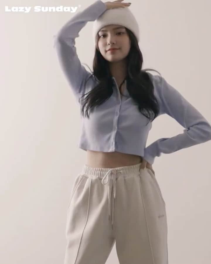 Chuuのインスタグラム：「🎀츄X레이지선데이🎀  이번 주말 레이지선데이 데일리룩으로 함께해요💕 편안하고 감각적인 라이프 스타일 데일리룩 레이지선데이 룩북 영상으로 만나보세요📷  #chuu#츄#레이지선데이#lazysunday#lzsd#데일리룩#주말룩추천」