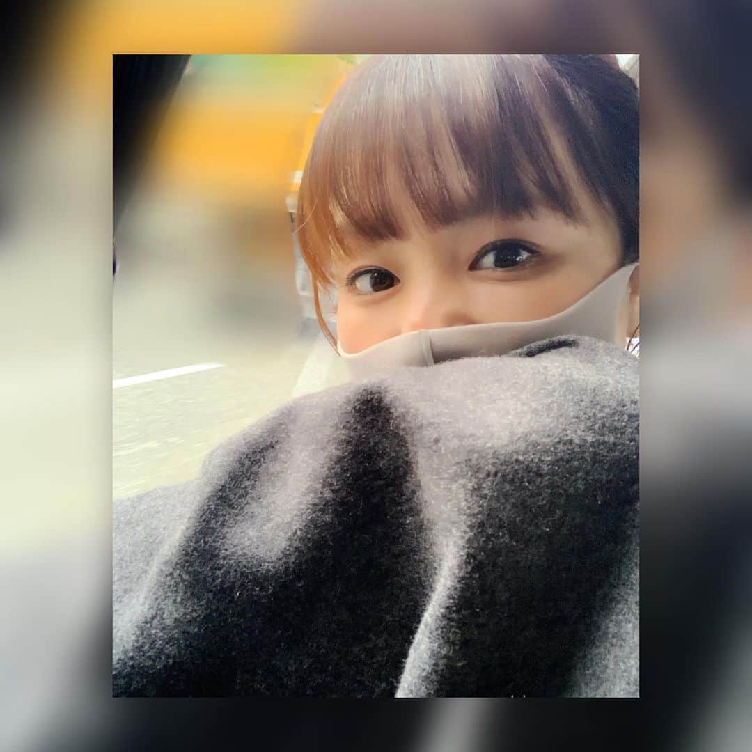 中澤裕子のインスタグラム：「寒い  昨日までの暑さはなんだったの？ 今日は寒いです。  お気に入り @kotty.bag さんのポンチョ 移動中も柔らかあったかくて 好きすぎる❤︎  しかし、 今日は筋肉痛やばし。  poncho #kottybag   #番組詳細またお知らせさせてもらいます」
