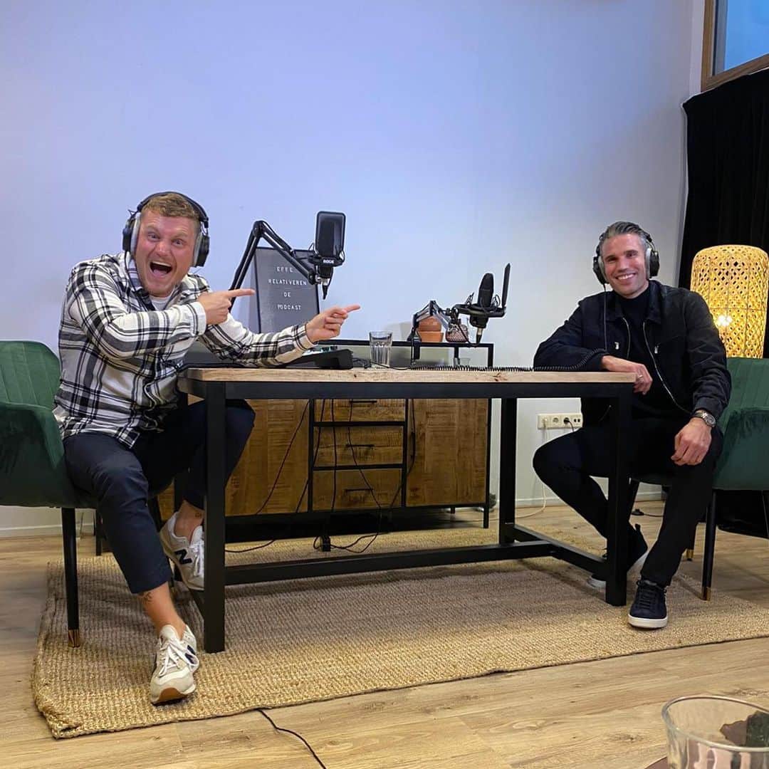 ロビン・ファン・ペルシのインスタグラム：「Thanks for having me @kajstypetjes 👊 Had a great chat (1,5 hour..) about football, life and much more! I always liked your work and really enjoyed being part of your podcast as well. Swipe for an impression of our vibe today 🤣. Podcast dropping soon 👌」