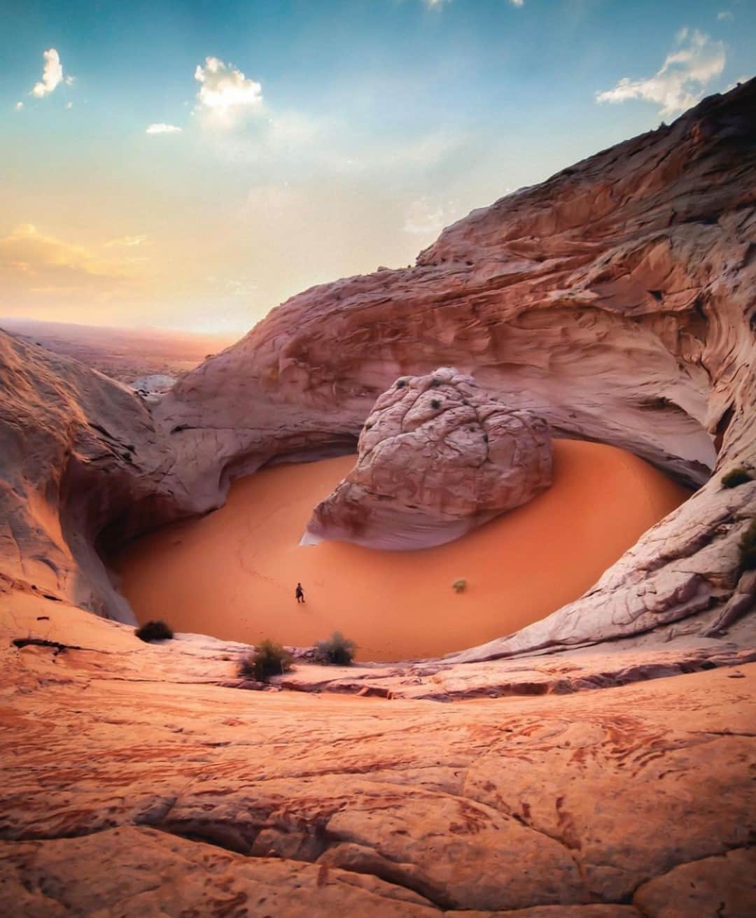 Earth Picsさんのインスタグラム写真 - (Earth PicsInstagram)「Exploring Utah’s hidden gems. 🏜 Looks like something on another planet! By @davidmrule」11月20日 3時01分 - earthpix