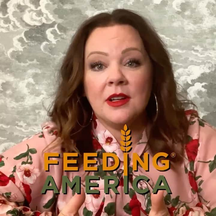 メリッサ・マッカーシーのインスタグラム：「Today is day 10 of our #20DaysofKindness and the #superintelligence Family is highlighting @feedingamerica ! Feeding America is the nations largest domestic hunger relief organization that not only feeds people facing hunger, but also works to raise awareness. Their network of food banks is leading the fight to end hunger in communities nationwide! They believe in food, hope, and stability — which everyone should be entitled to. ALSO! Our friends @ellenshow and @shutterfly are donating an additional $20,000 which is incredible! 🥳 Visit our kindness hub at 20dayofkindness.com to learn how you can help. Remember, no amount is too small - a little bit of love goes a long way. @hbomax ❤️」