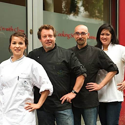 レイチェル・クーさんのインスタグラム写真 - (レイチェル・クーInstagram)「#tbt to the days when I used to wear  chef whites and teach French pâtisserie @cooknwithclass.paris with Eric, Pino and Bernadette. 🥐 @cooknwithclass.paris are doing some delicious online French cooking and @granofarina Italian cooking. 🍕Make sure to check out their classes. Perfect way to polish your culinary skills. 🍽 . . . . . . . #cooking #onlinecooking #paris #frenchcooking #italiancooking」11月20日 3時05分 - rachelkhooks