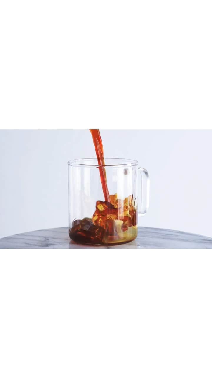 Blue Bottle Coffeeのインスタグラム：「How about a lifetime of better coffee for just $10? Learn to brew pour over like a Blue Bottle barista—all from the comforts of your own kitchen.   Treat yourself to an on-demand virtual class, taught by a Blue Bottle Master Trainer. Or send one to all the coffee lovers in your life.  Classes.BlueBottleCoffee.com」