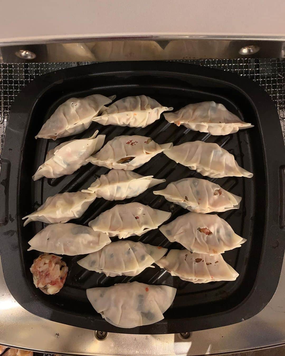 福山理子さんのインスタグラム写真 - (福山理子Instagram)「おうちタイム  #クリスピークリームドーナツ  #餃子 #3bタコス」11月20日 3時17分 - rikofukuyama