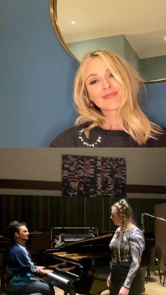 ファーン・コットンのインスタグラム：「What a beautiful live session. Incredible @geejayuk live for you with their song Lose My Mind from the Happy Place album. Go follow them and support them. Serious talent. Teary teary teary 😍 you can listen to the whole Happy Place album where ever you get your music ♥️」