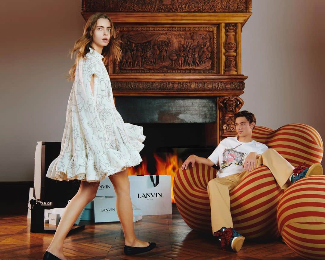 ランバンのインスタグラム：「Winter situation: printed short off-white ruffled dress for her - white printed t-shirt, beige trousers and Curb sneakers for him #LanvinFW20」