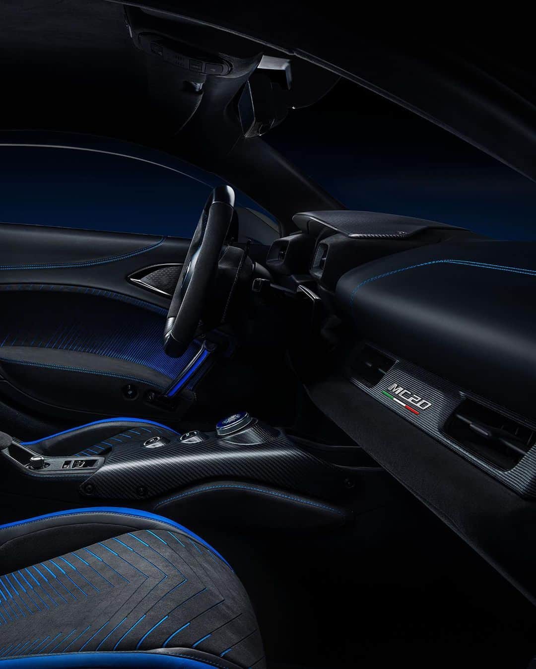 マセラティさんのインスタグラム写真 - (マセラティInstagram)「Handcrafted evolution designed to heighten your senses. MC20. The First of its Kind. #MaseratiMC20 #Maserati」11月20日 3時47分 - maserati