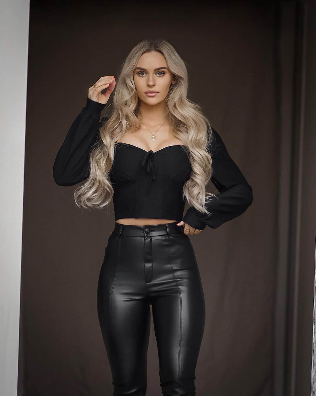 Anna Nyströmのインスタグラム：「All black outfits 🖤」
