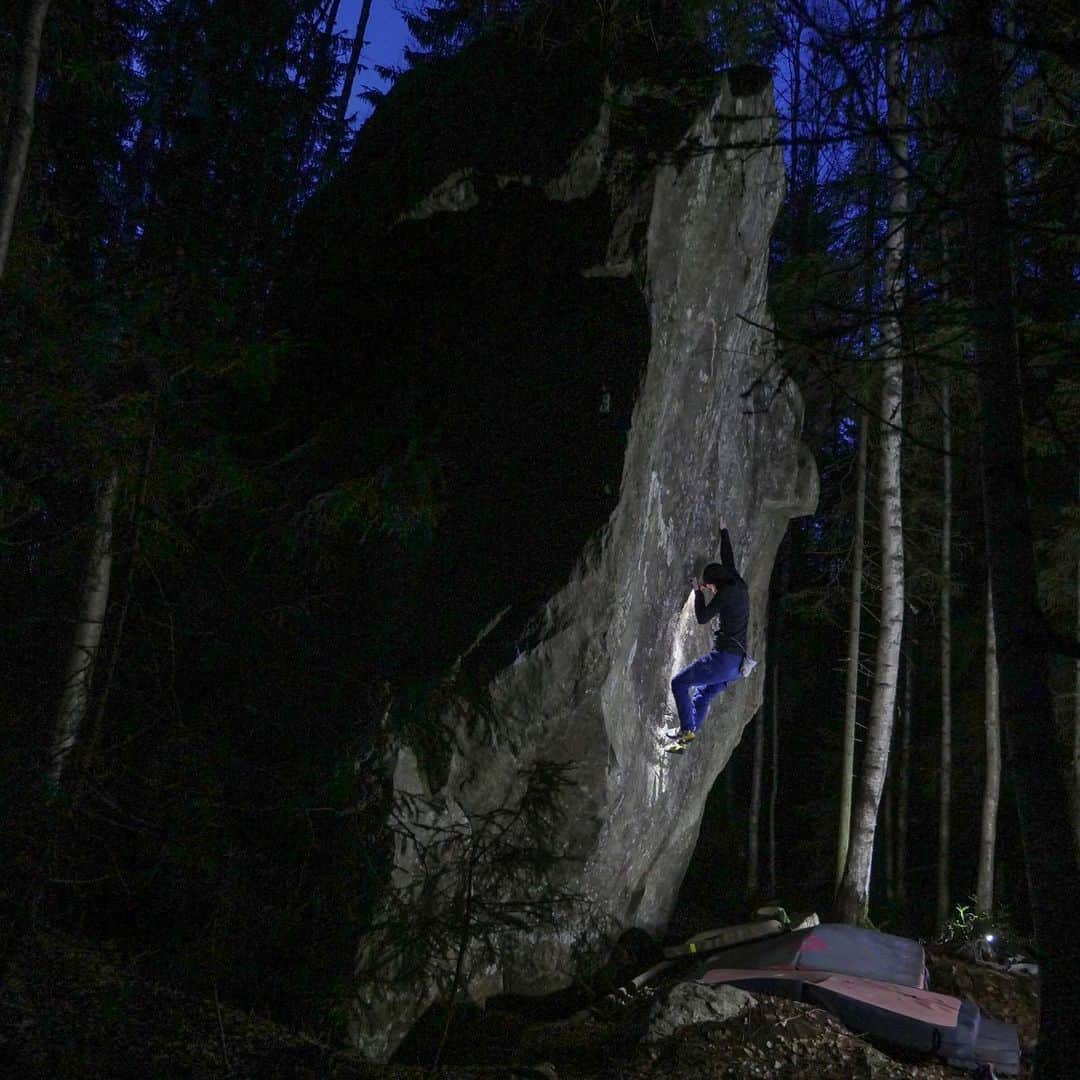 ナーレ・フッカタイバルのインスタグラム：「Leloo (8A) Lökkiö, Finland 📷 @jussiluukk @blackdiamond @lasportivagram」