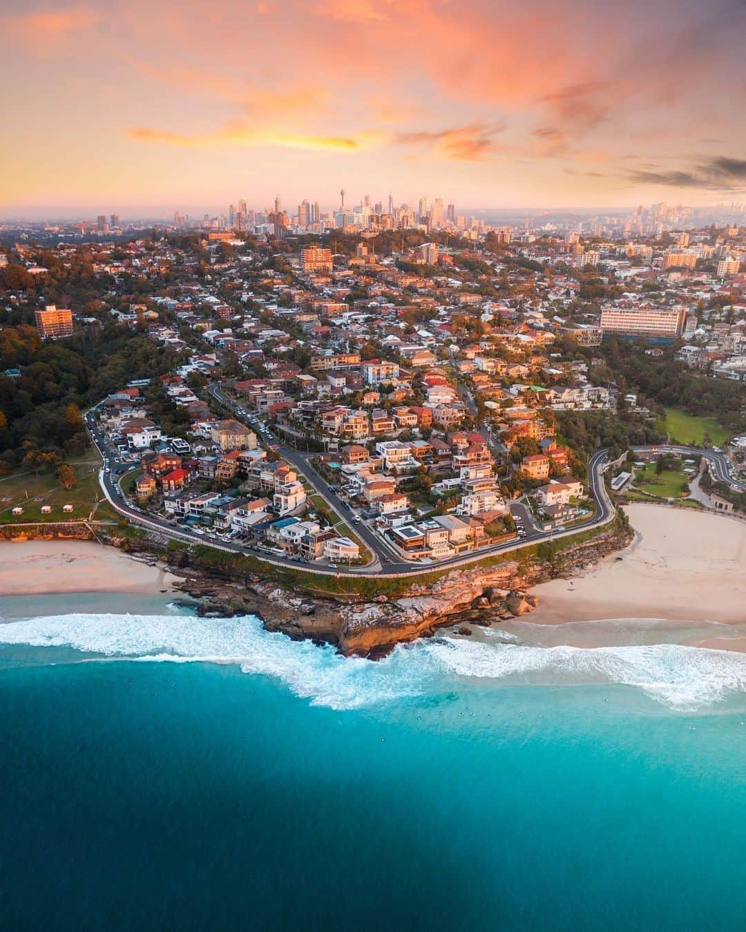 Australiaさんのインスタグラム写真 - (AustraliaInstagram)「In case you were wondering, #Bronte looks pretty incredible from the sky 💕 @baker_films got this epic #drone shot just as the sun was starting to rise on a beautiful @Sydney day 🌅 This @visitnsw beachside suburb in #Sydney’s east is a popular destination for surfers or beachgoers heading to the picturesque #BronteBeach or #BronteBaths, or those looking to stretch their legs in the sea air on the famous #BonditoBronte coastal walk. To get up close and personal with the 'locals', we suggest popping on a snorkel and discovering the colourful marine life at the Bronte-Coogee Aquatic Reserve 🐟 #seeaustralia #NewSouthWales #LoveNSW #ilovesydney #holidayherethisyear」11月20日 4時00分 - australia