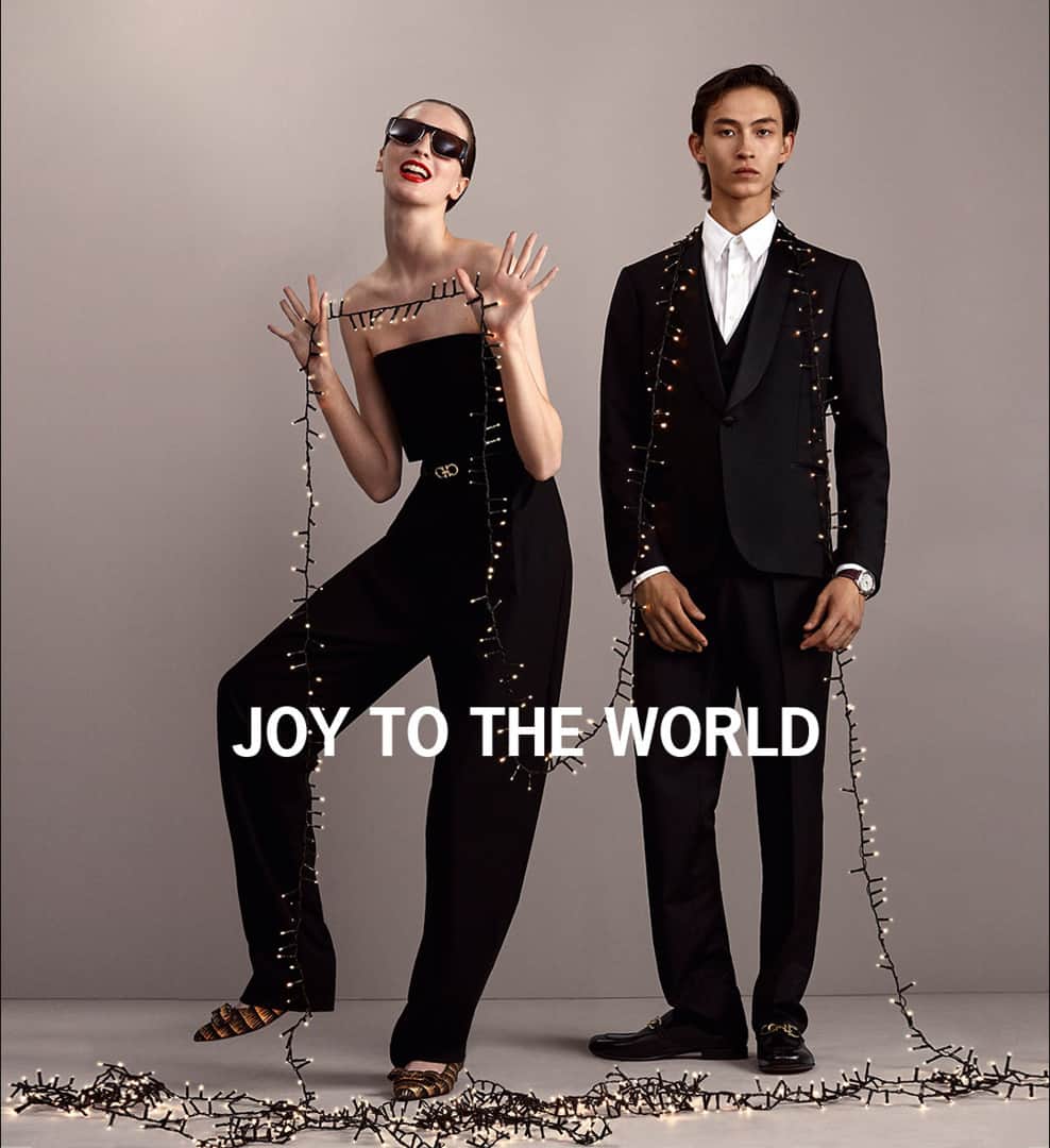 サルヴァトーレ・フェラガモのインスタグラム：「Joy to the World. For this holiday period, we celebrate the traditions of the time we all hold dear; a tradition of appreciating loved ones, of taking time to reflect and enjoy, and of exchanging tokens of respect, love, and affection. Discover a delightful #FerragamoHoliday collection through the link in bio.」